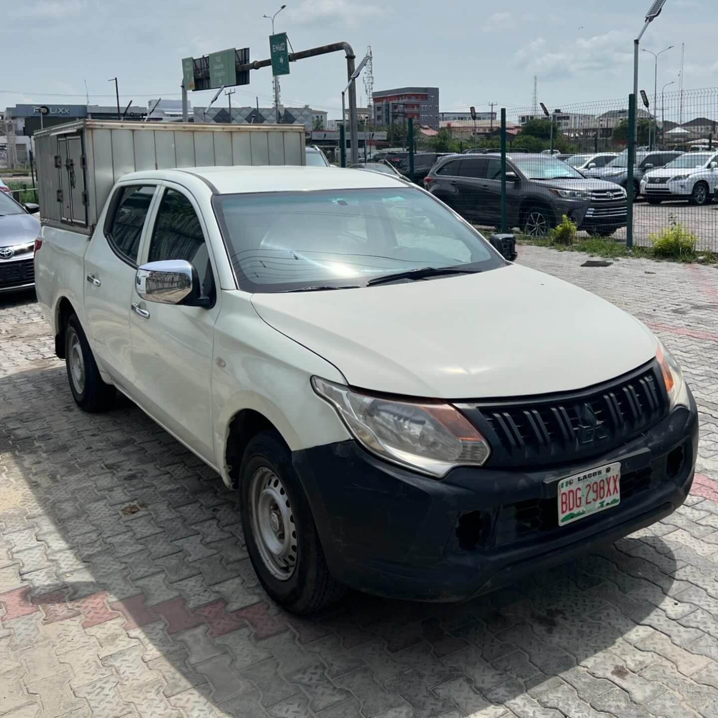 Mitsubishi L200 Wit